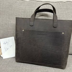 GROUPIE GREY Portland Leather Goods Medium Zipper Crossbody BNNU